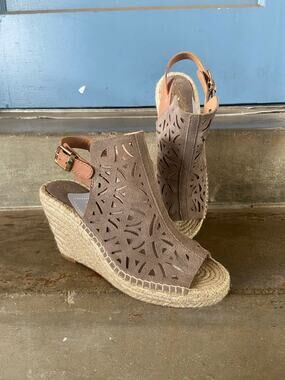 Seychelles taupe perforated suede espadrille wedge sandals w/ back strap